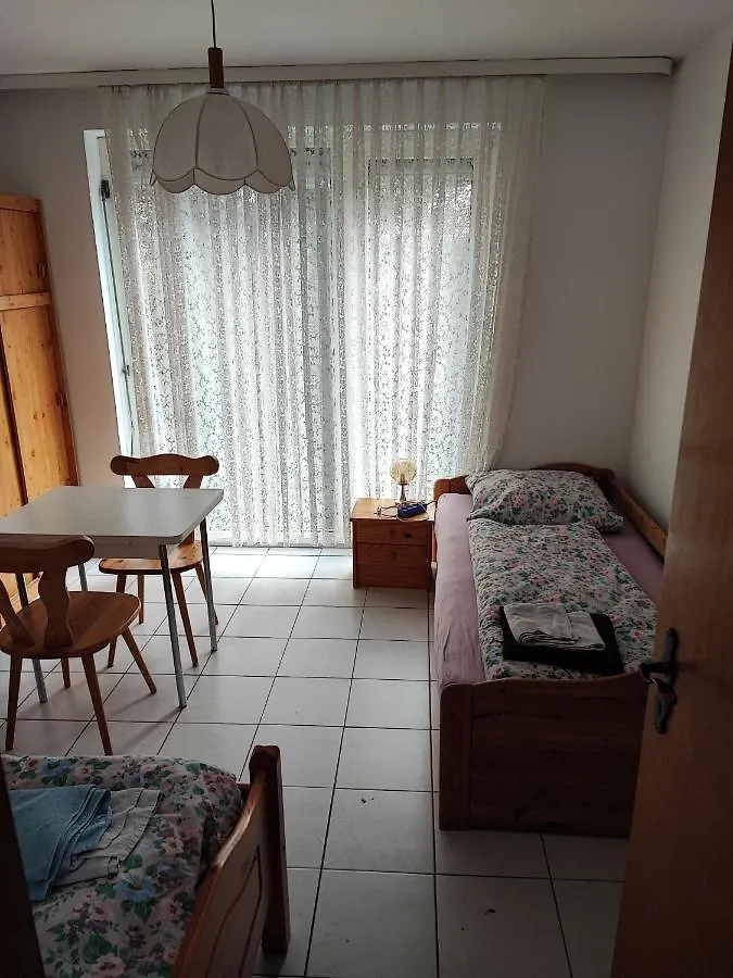 Apartment Gaestehaus Nachtigall Gaedheim